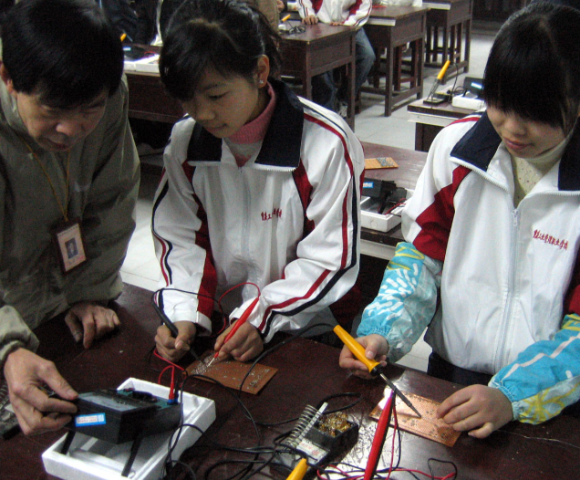 向技能转型正式开端试点层次教育为打破职校学生的天花板 向技能转型正式开端试点层次教育为打破职校学生的天花板