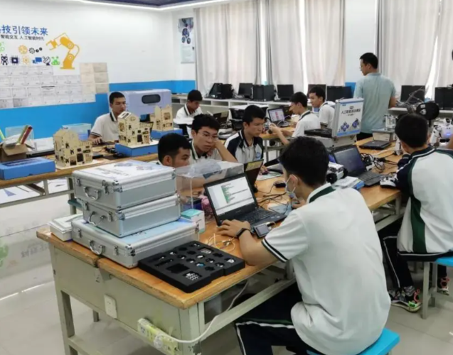 讲堂质量提高的重要渠道是教育数字基础设备的全体提高